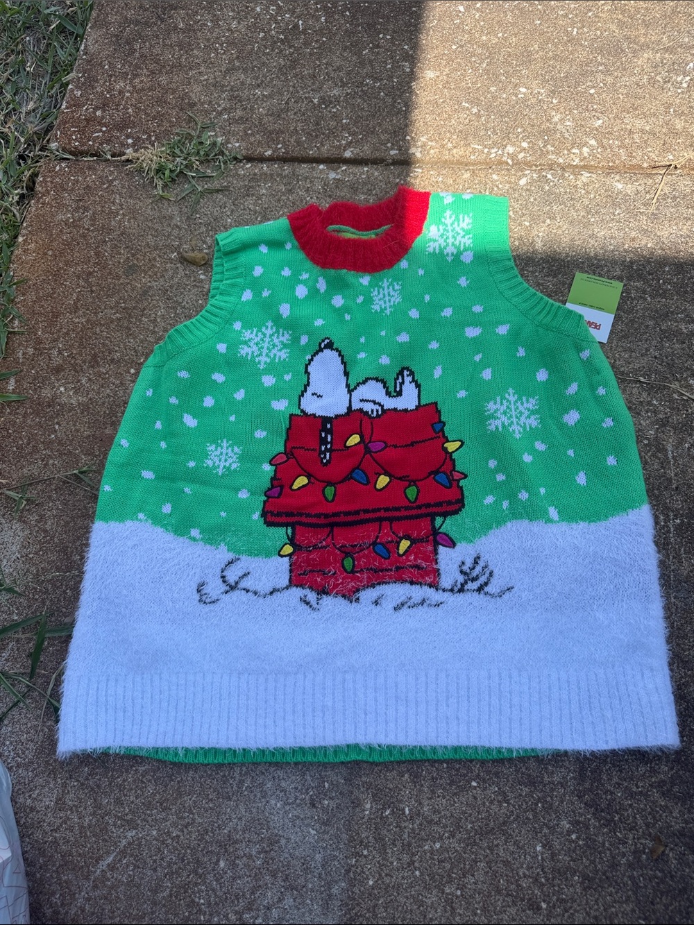 Peanuts Green Red White Snoopy Holiday Sweater Vest. Size LG. NWT